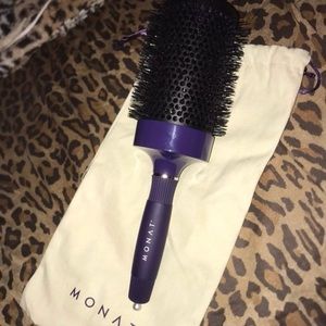 Monat brush and bag